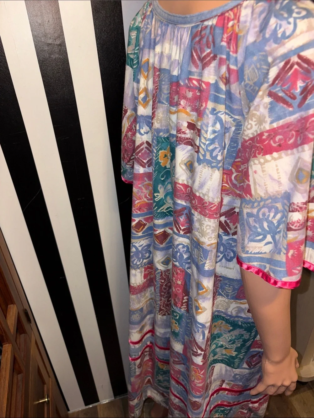 Classic Vintage Cotton MuuMuu Gown Caftan House Dress Medium/Large Has Pockets